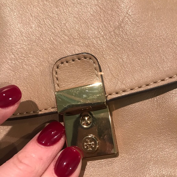 EUC Tory Burch Priscilla bag in Almond - Picture 7 of 8